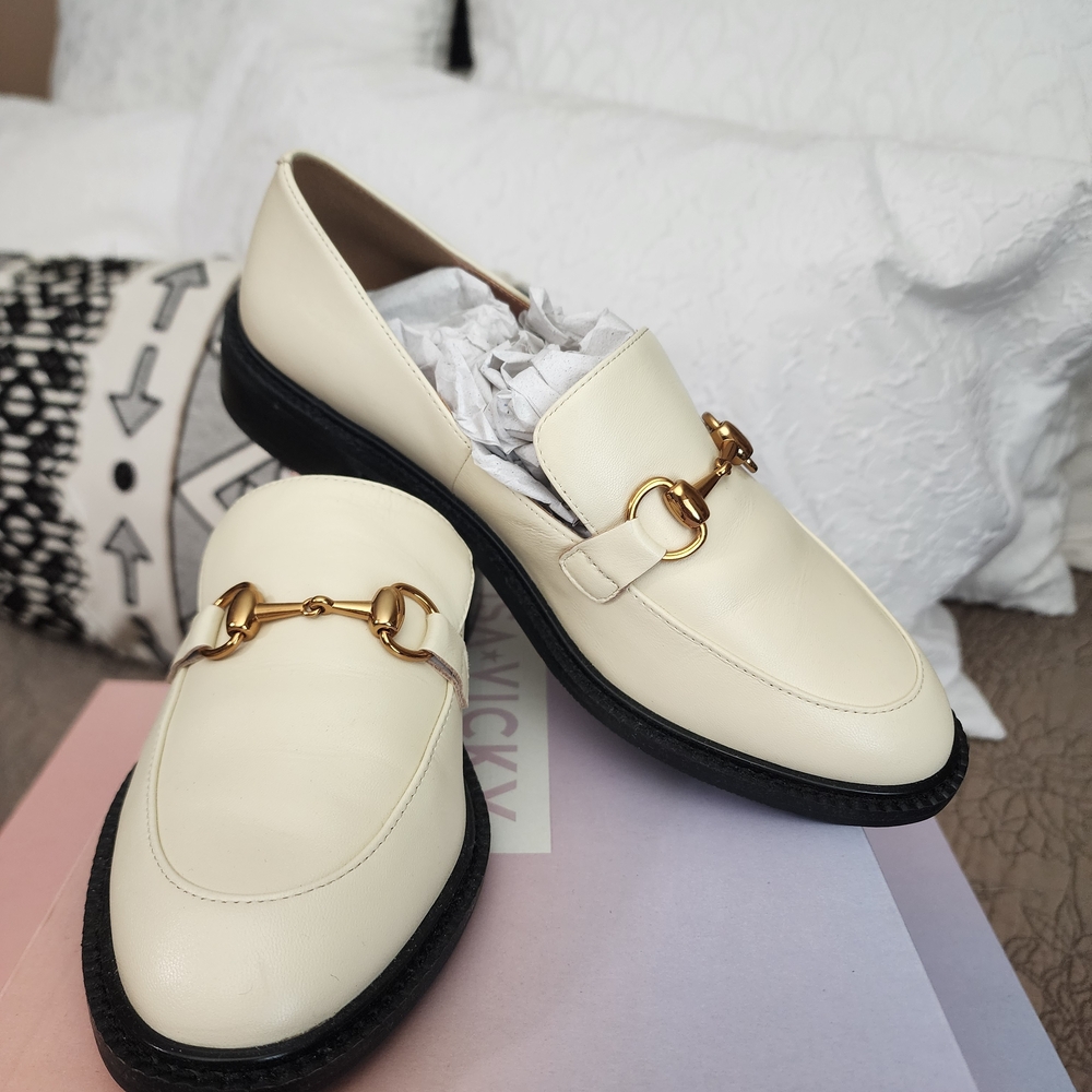 LISA VICKY Cream Leather Loafers with Gold Detail NEW Never Worn Sz 6.5